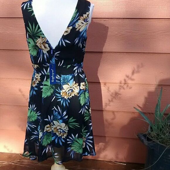 Sapphyra Dress  - Picture 3 of 8